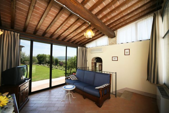 Tuscan apartment with a panoramic view on the Chianti hills