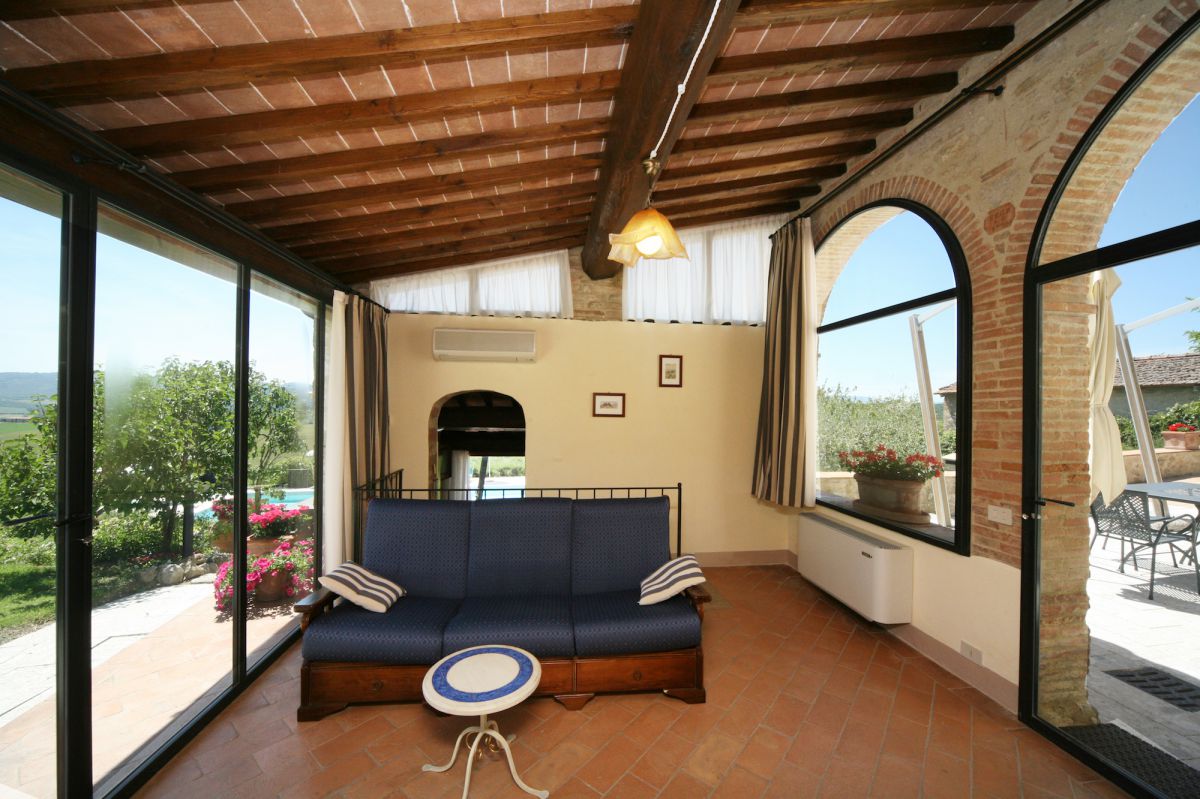 Tuscan apartment with a panoramic view on the Chianti hills